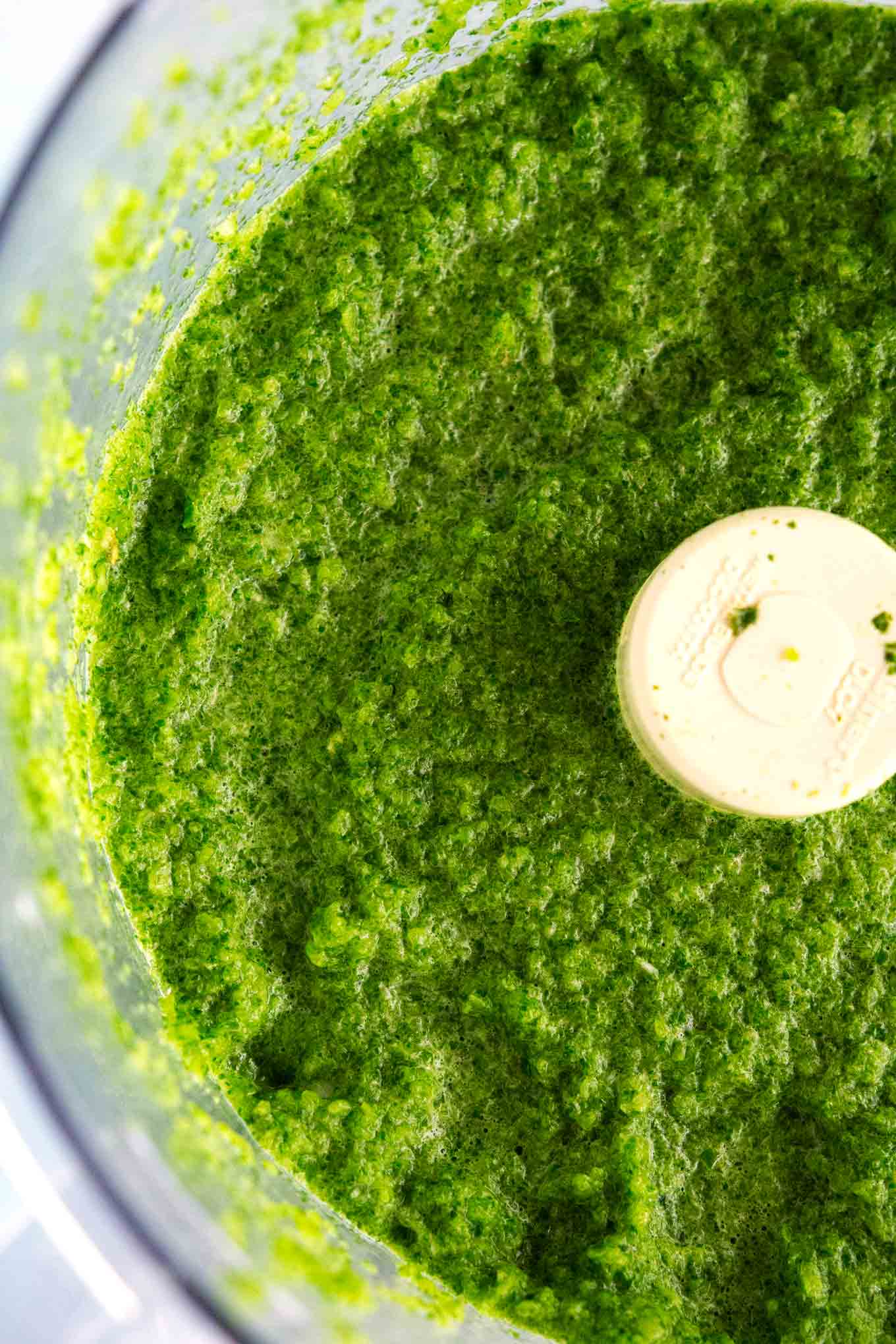El sofrito es el ingrediente secreto en muchos platos del caribe latino. Es muy fácil de hacer con pimientos, ajo, cebolla, cilantro y culantro. Úselo para condimentar / condimentar arroz, carne, frijoles, sopas, guisos, verduras, ¡prácticamente cualquier cosa que desee!