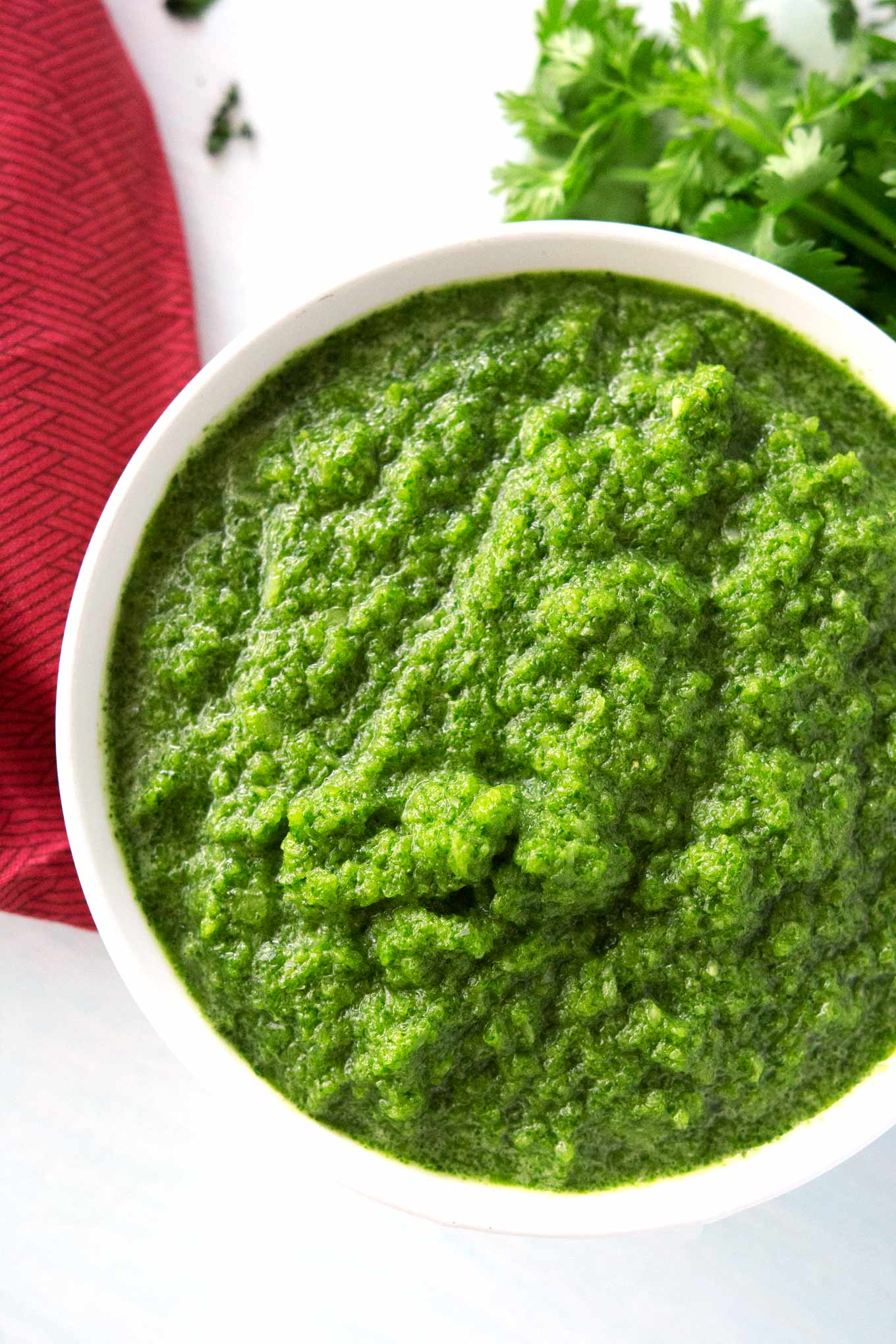 El sofrito es el ingrediente secreto en muchos platos del caribe latino. Es muy fácil de hacer con pimientos, ajo, cebolla, cilantro y culantro. Úselo para condimentar / condimentar arroz, carne, frijoles, sopas, guisos, verduras, ¡prácticamente cualquier cosa que desee!