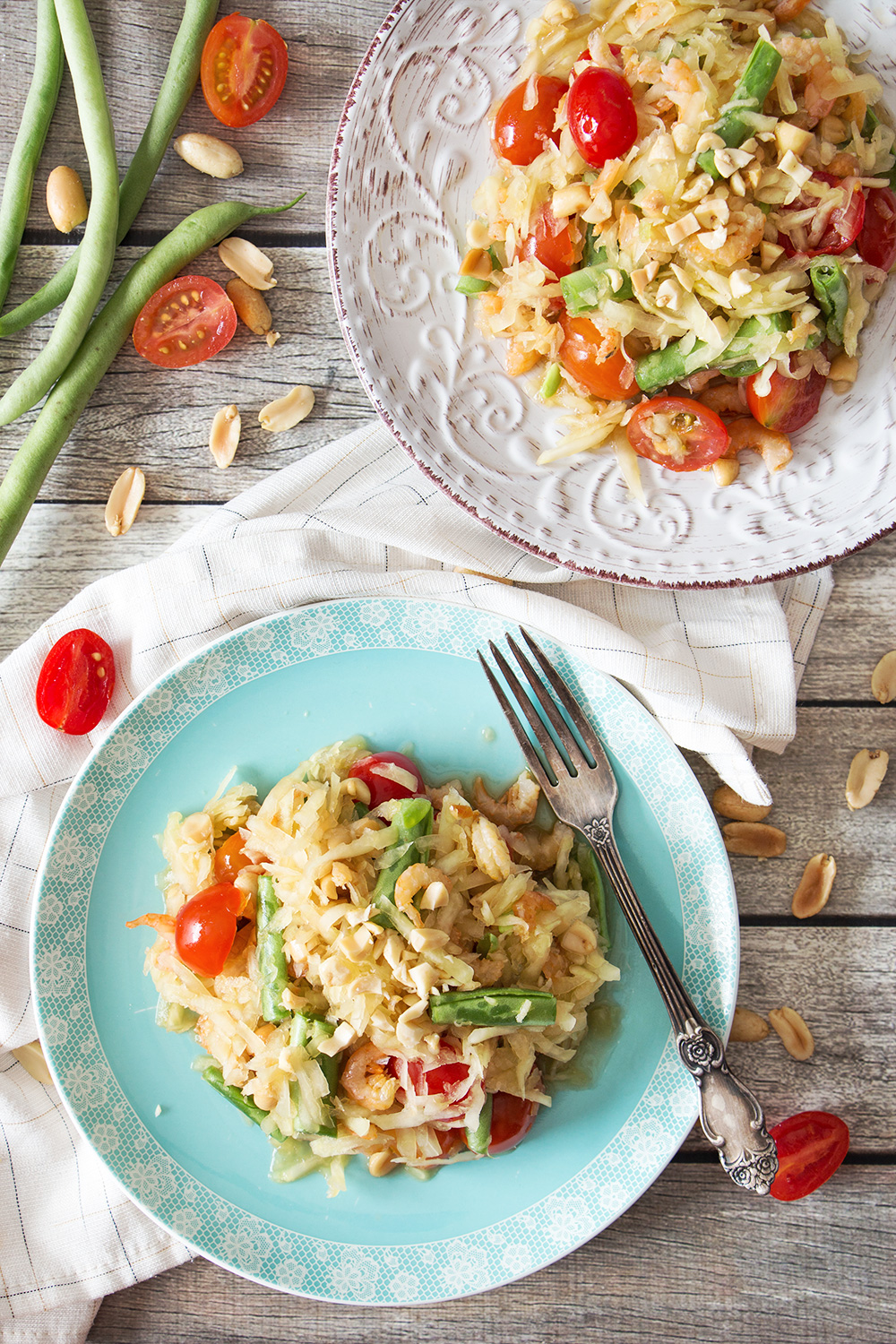 Esta ensalada de papaya verde tailandesa, también conocida como Som Tum o Som Tam, combina una amplia gama de sabores únicos que la hacen única y deliciosa. | cocinartheglobe.com