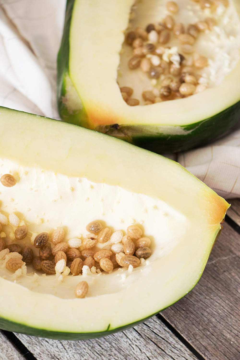 Esta ensalada de papaya verde tailandesa, también conocida como Som Tum o Som Tam, combina una amplia gama de sabores únicos que la hacen única y deliciosa. | cocinartheglobe.com
