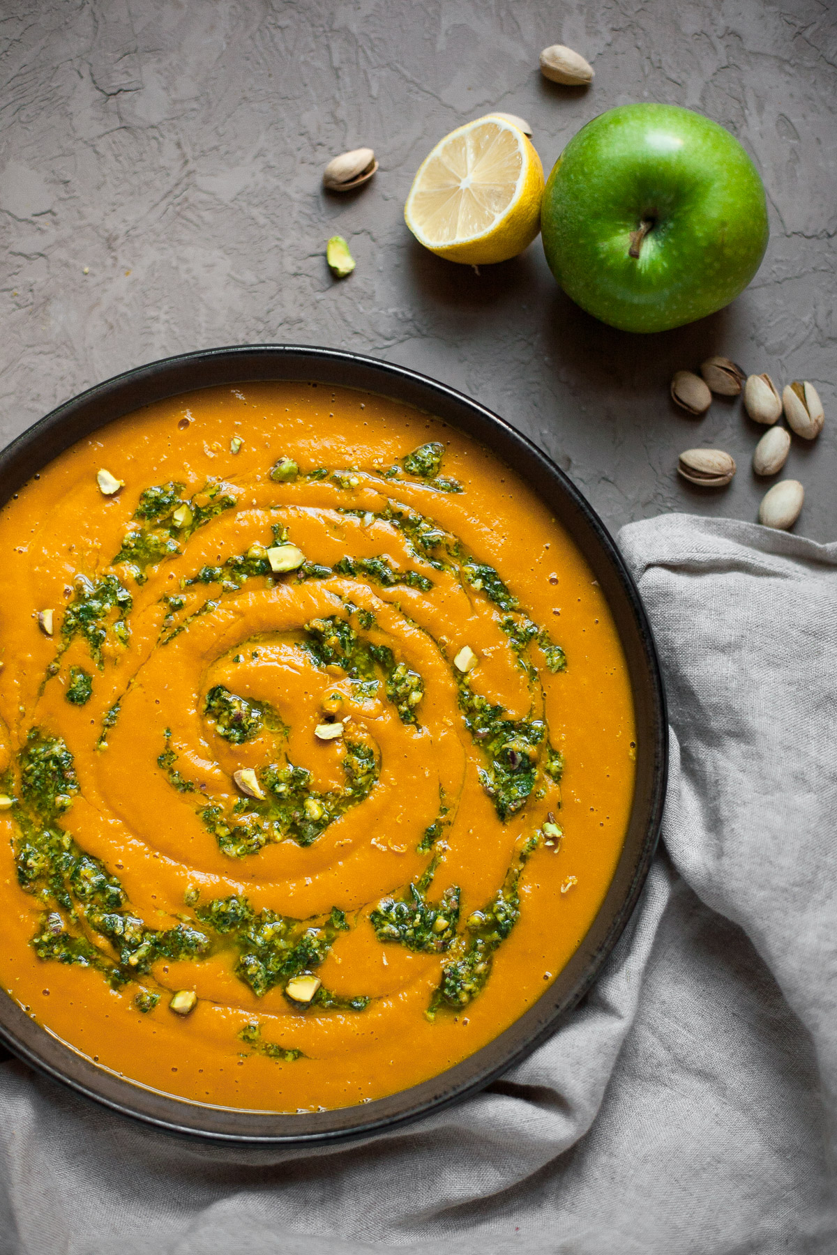 Sopa de Calabaza Hubbard con Pistacho Gremolata (Paleo, Entero30)