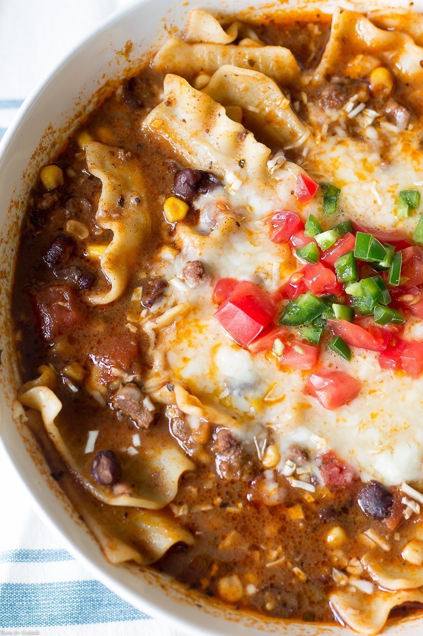 ¿No puedes decidir entre mexicano e italiano? Satisfaga sus antojos en poco tiempo con esta receta de 20 minutos de Tex-Mex Lasagna Soup hecha con solo 10 ingredientes simples.