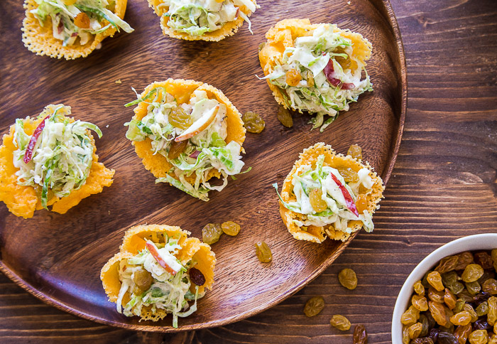  Sopa de coles de Bruselas en Cheddar Cups @dessertfortwo 
