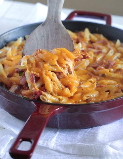 Sopa de tomate estilo mexicano y tocino con queso a la parrilla Pasta
