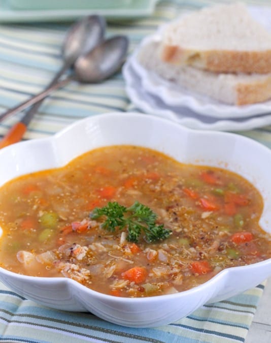 Sopa de Verduras de Quinua y Pollo con Limón