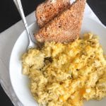 Taco Tostado De Chili Verde Huevos Revueltos