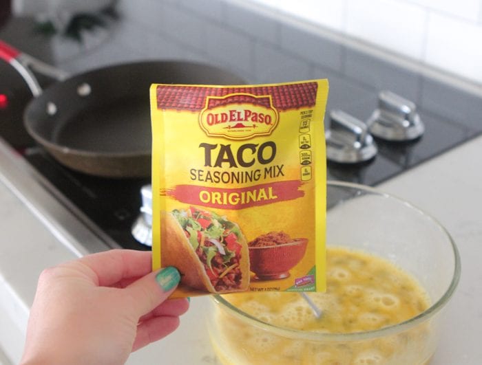 Huevos revueltos de chile verde tostado de taco