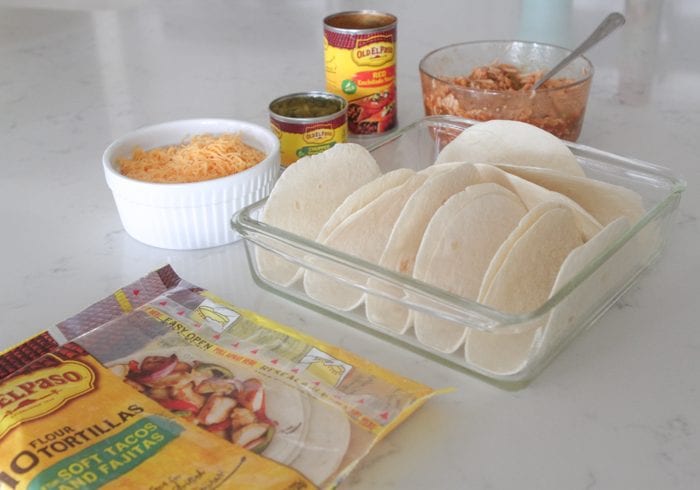 Tacos blandos horneados de enchilada de pollo