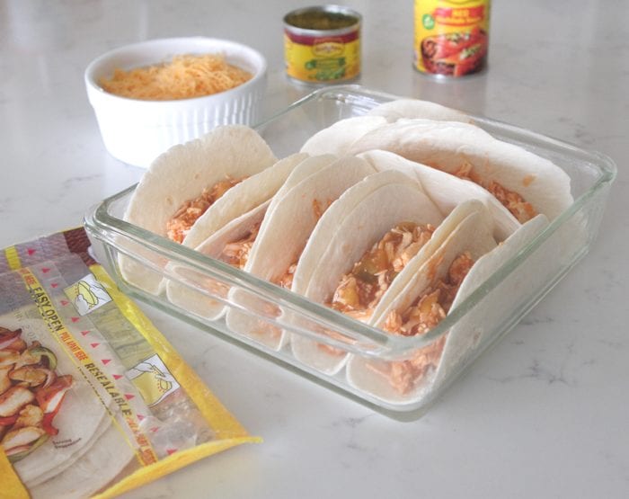 Tacos suaves horneados con enchilada de pollo