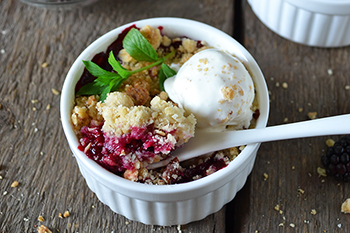 Tamaño individual y verano favorito Berry Crumble | 31Daily.com