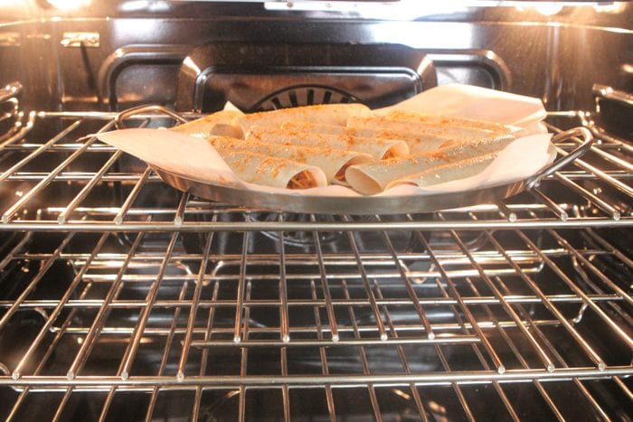 Taquitos al horno con frijoles y queso