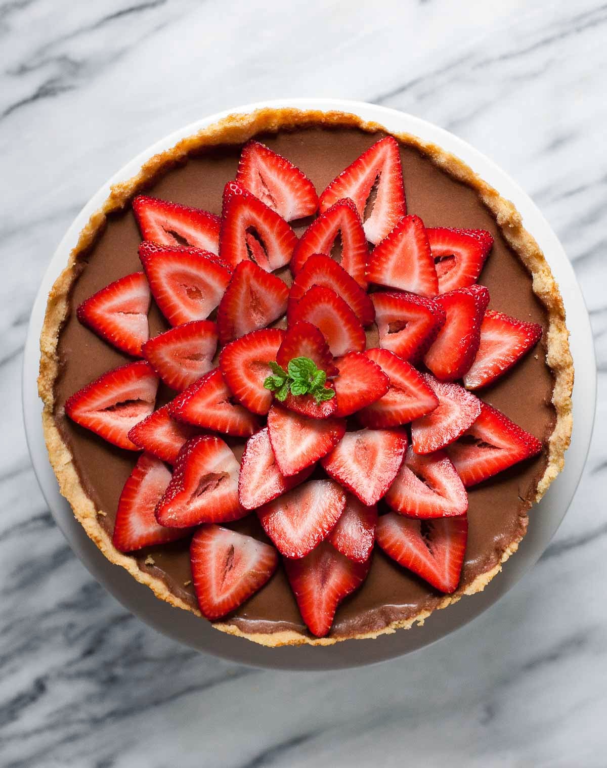 Tarta De Ricotta Mocha Con Fresas (Sin Gluten, Sin Granos) | acalculatedwhisk.com