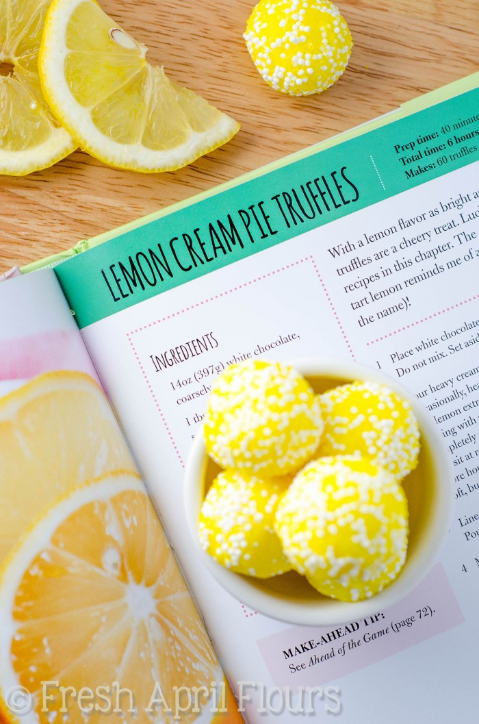 Trufas de pastel de crema de limón: trufas suaves y cremosas llenas de sabor a limón y enrolladas en brillantes y soleados asperjas. ¡Las instrucciones fáciles de seguir te harán sentir como un experto en hacer dulces!